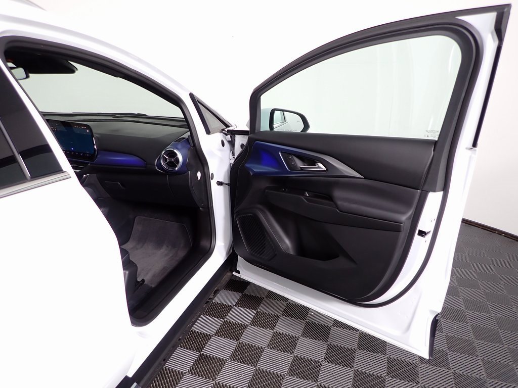 Used 2025 Chevrolet Equinox EV LT w/ Convenience Package image 33