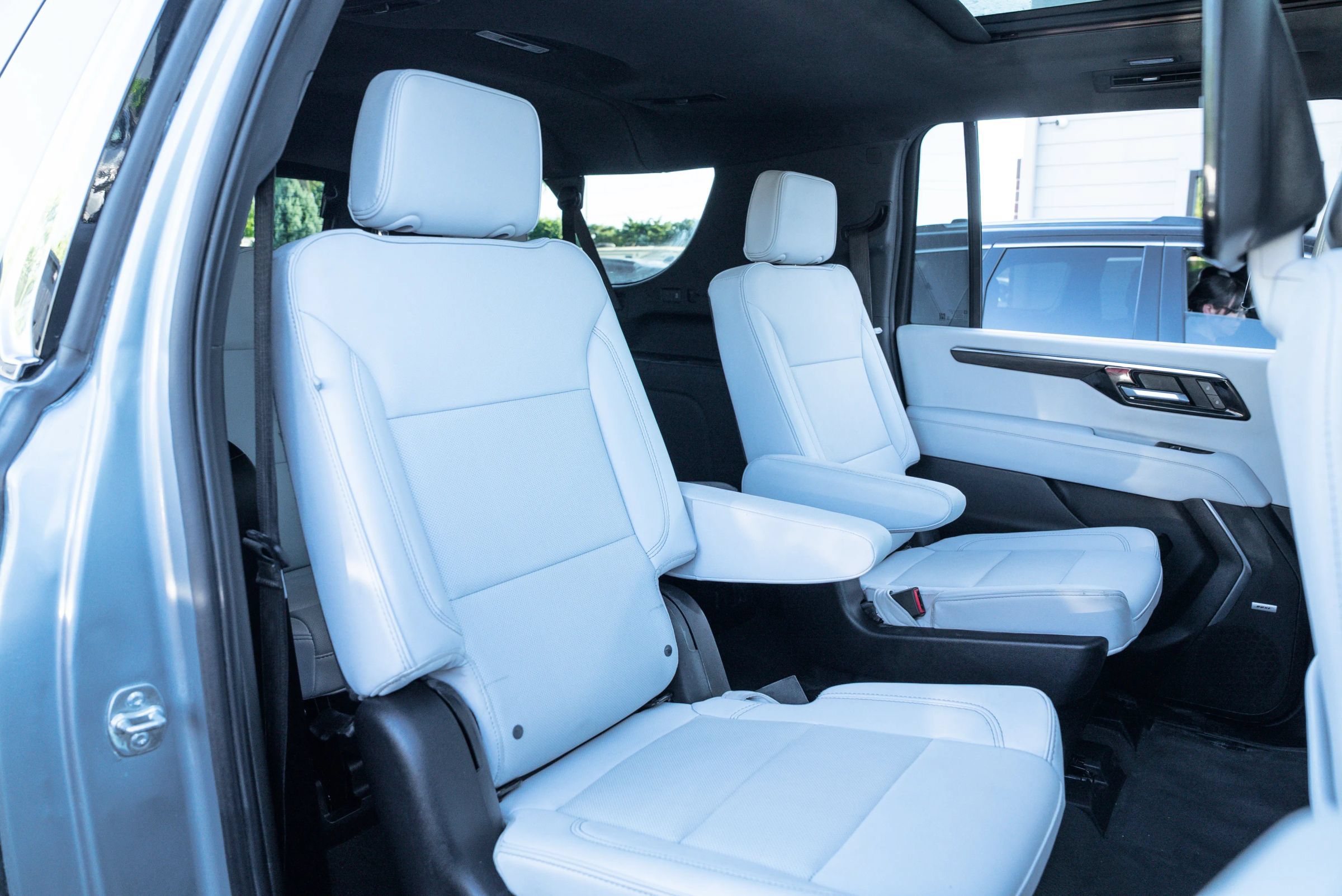Used 2025 Chevrolet Suburban Premier AWD/4WD image 20