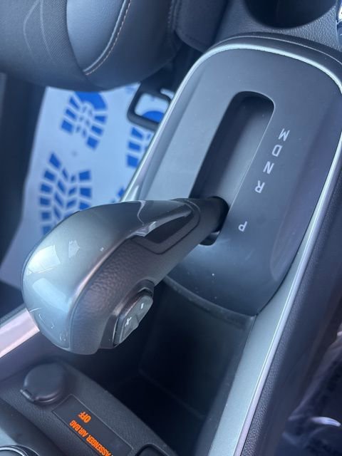 Used 2022 Chevrolet Trax LT w/ LT Convenience Package image 8