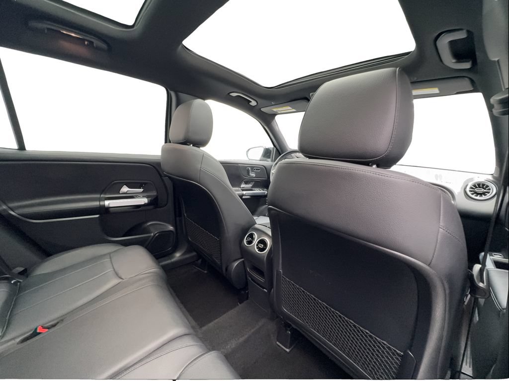 Used 2025 Mercedes-Benz GLB 250 4MATIC image 27