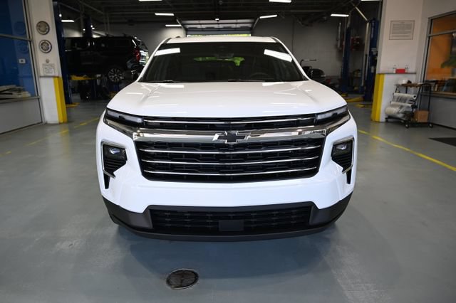 New 2026 Chevrolet Traverse LT w/ Driver Confidence Package FWD image 2