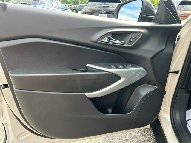 New 2026 Chevrolet Trax RS w/ Sunroof Package FWD image 11