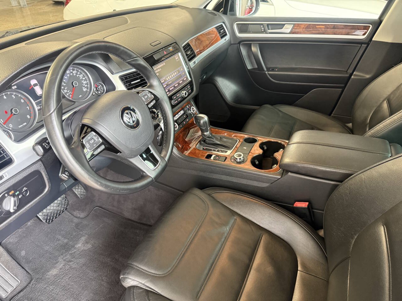 Used 2012 Volkswagen Touareg VR6 AWD/4WD image 9