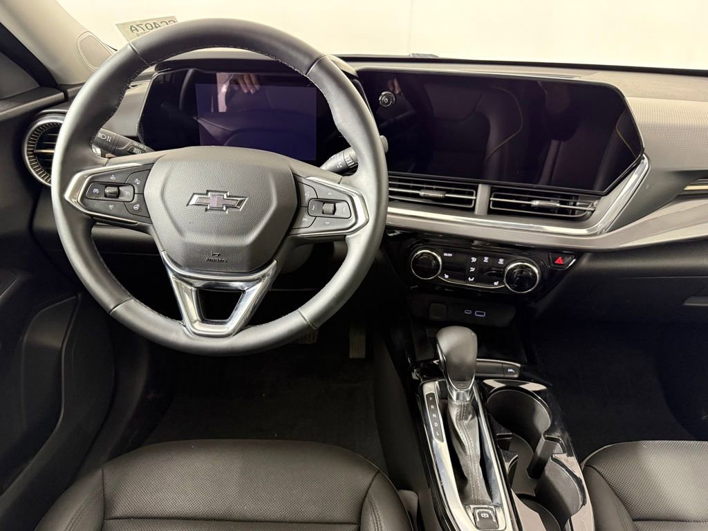 Used 2025 Chevrolet Trax ACTIV w/ Sunroof Package image 4