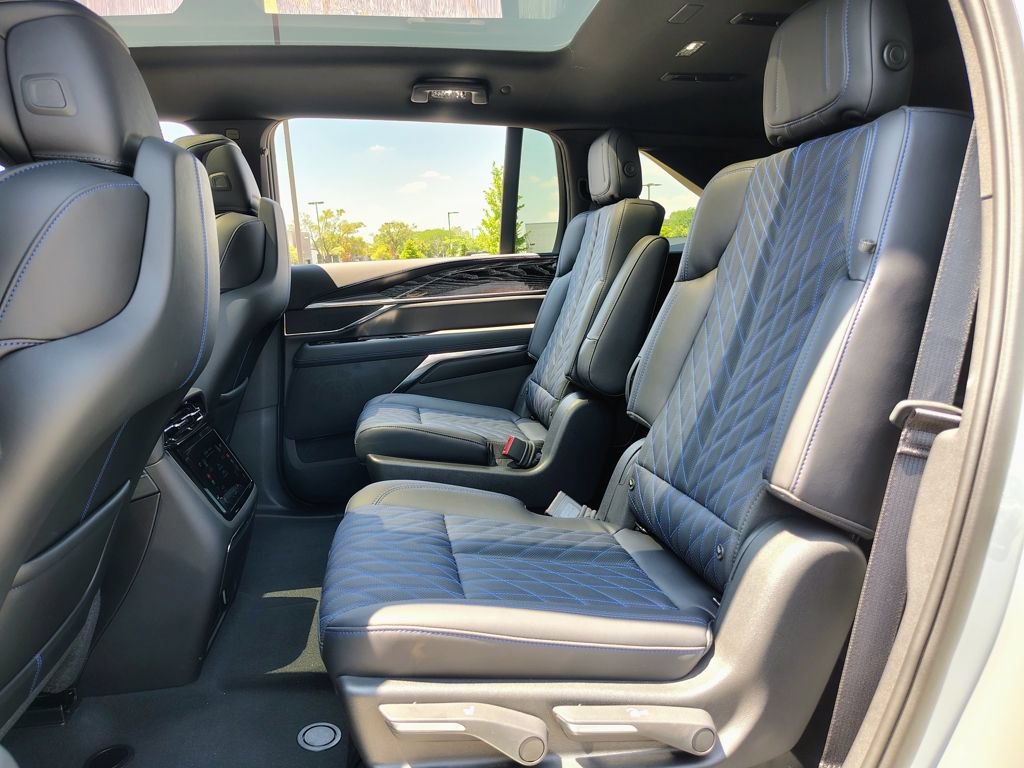 New 2026 Cadillac Escalade IQ Sport 1 w/ LPO, ONYX Package AWD/4WD image 38
