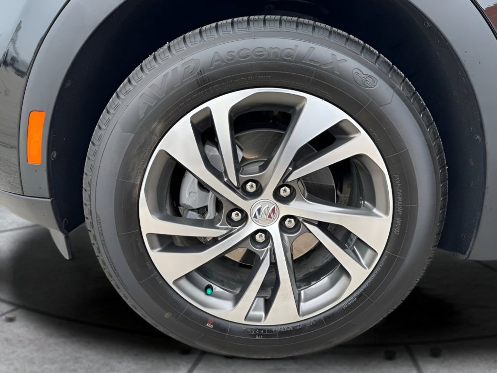 Used 2023 Buick Envision Essence image 25