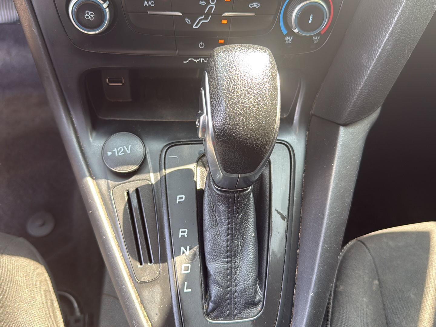 Used 2018 Ford Focus SE FWD image 25