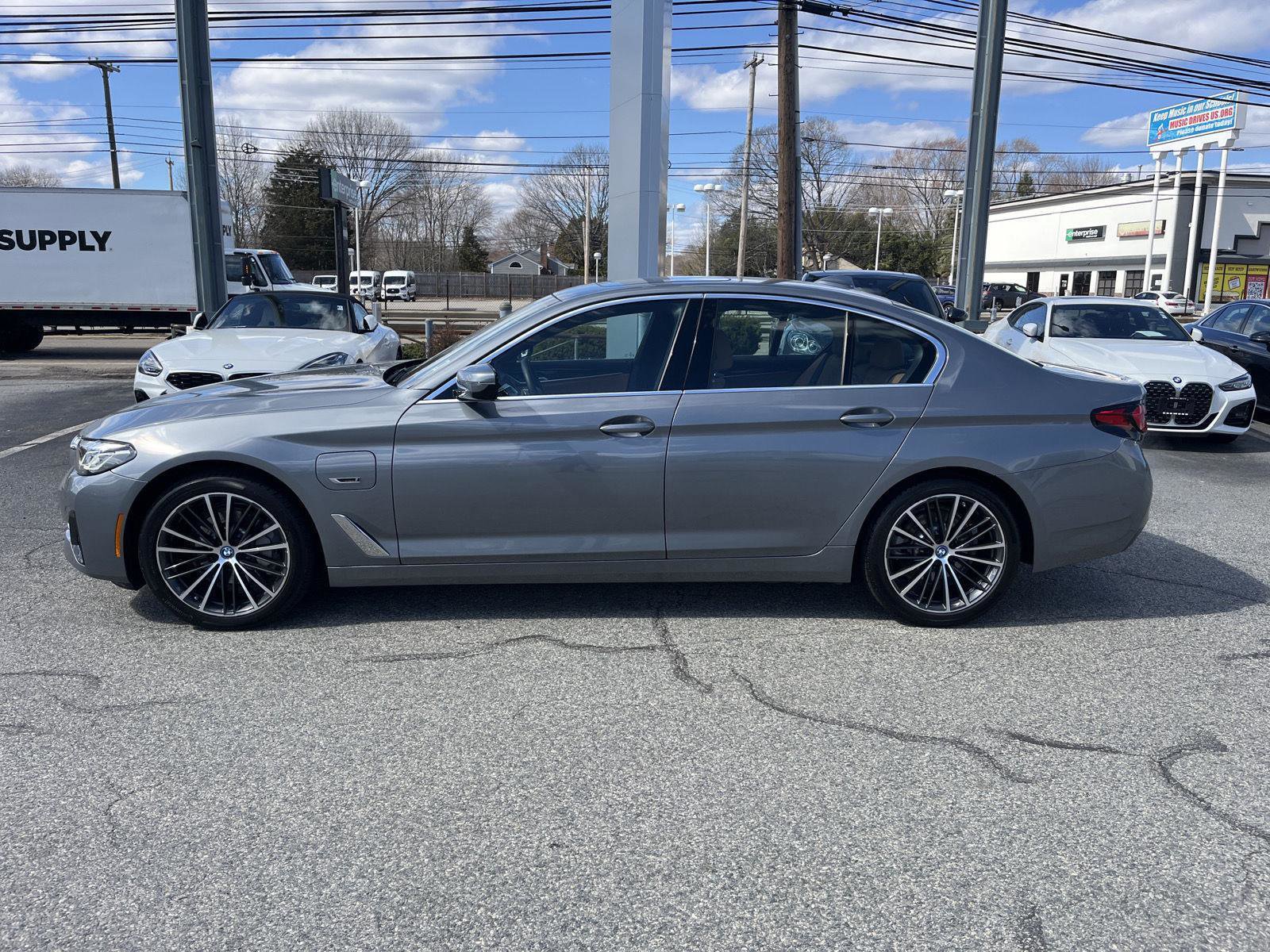 Used 2023 BMW 530e xDrive w/ Premium Package image 6