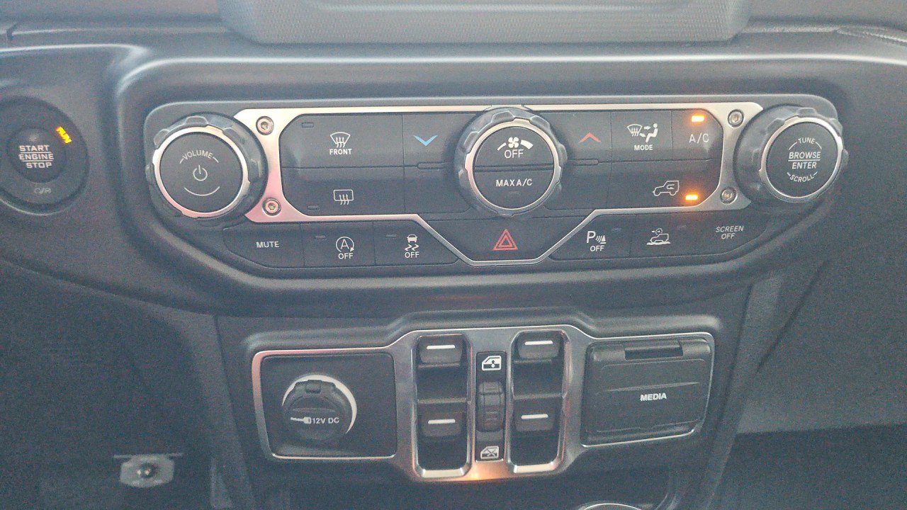 Used 2022 Jeep Wrangler Unlimited Sport AWD/4WD image 19