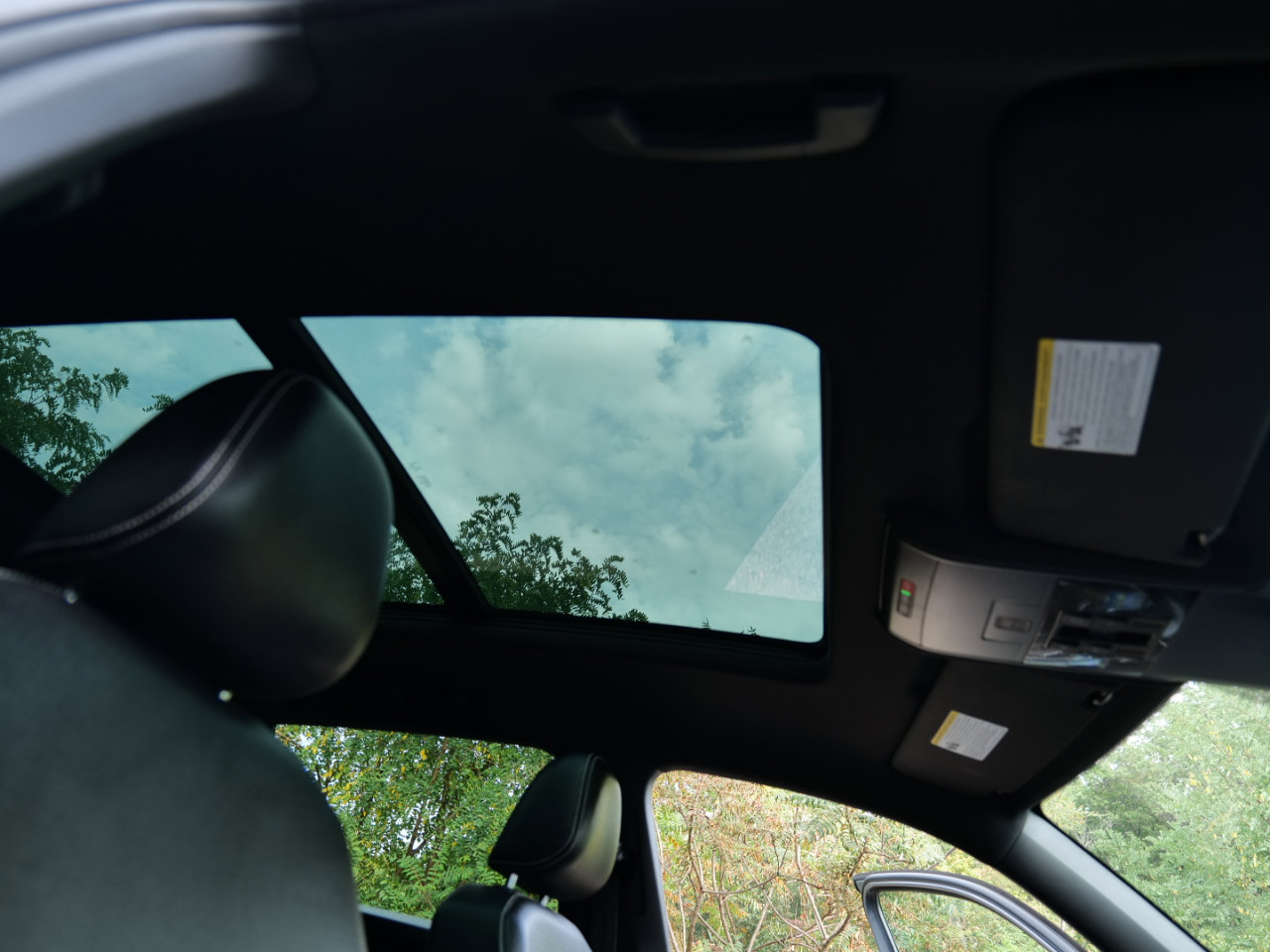Used 2022 Volkswagen Atlas Cross Sport SEL R-Line image 42