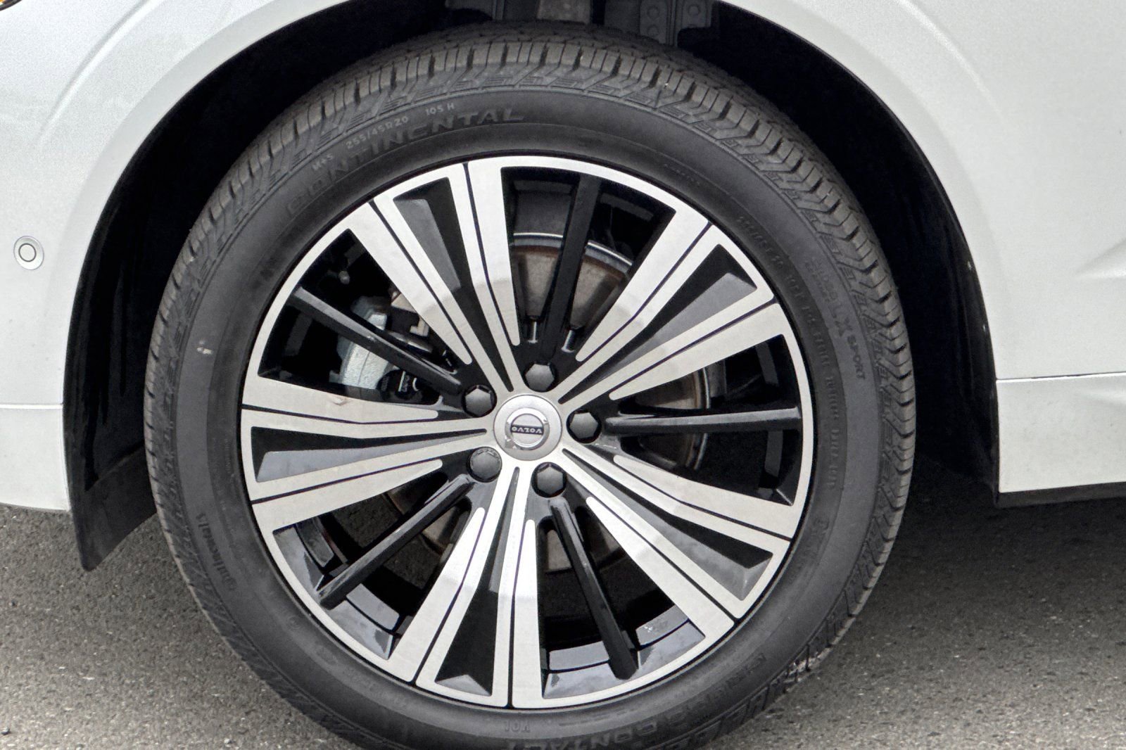 Certified 2023 Volvo XC60 B5 Plus w/ Protection Package Premier FWD image 12