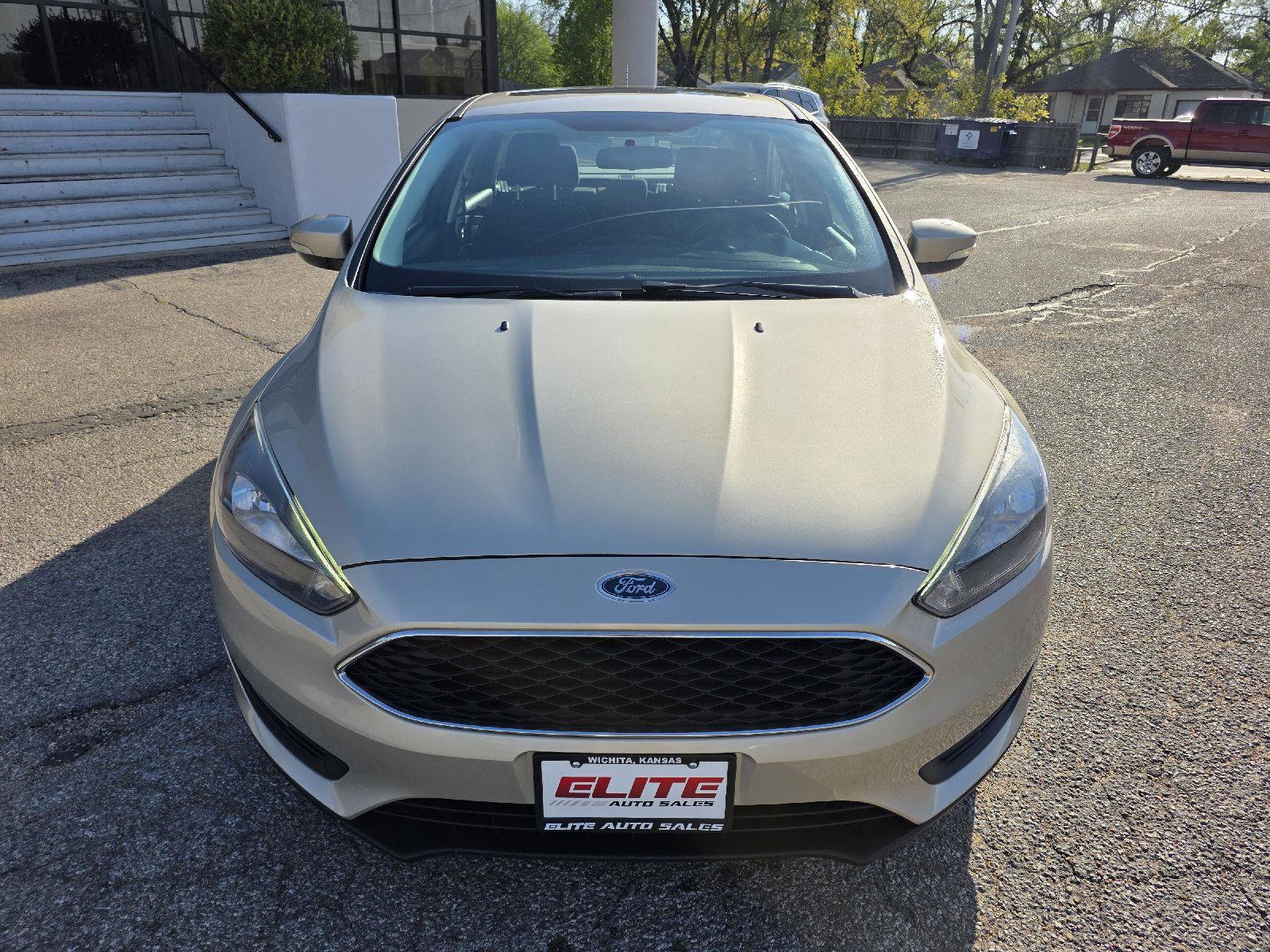 Used 2018 Ford Focus SEL w/ Cold Weather Package image 2