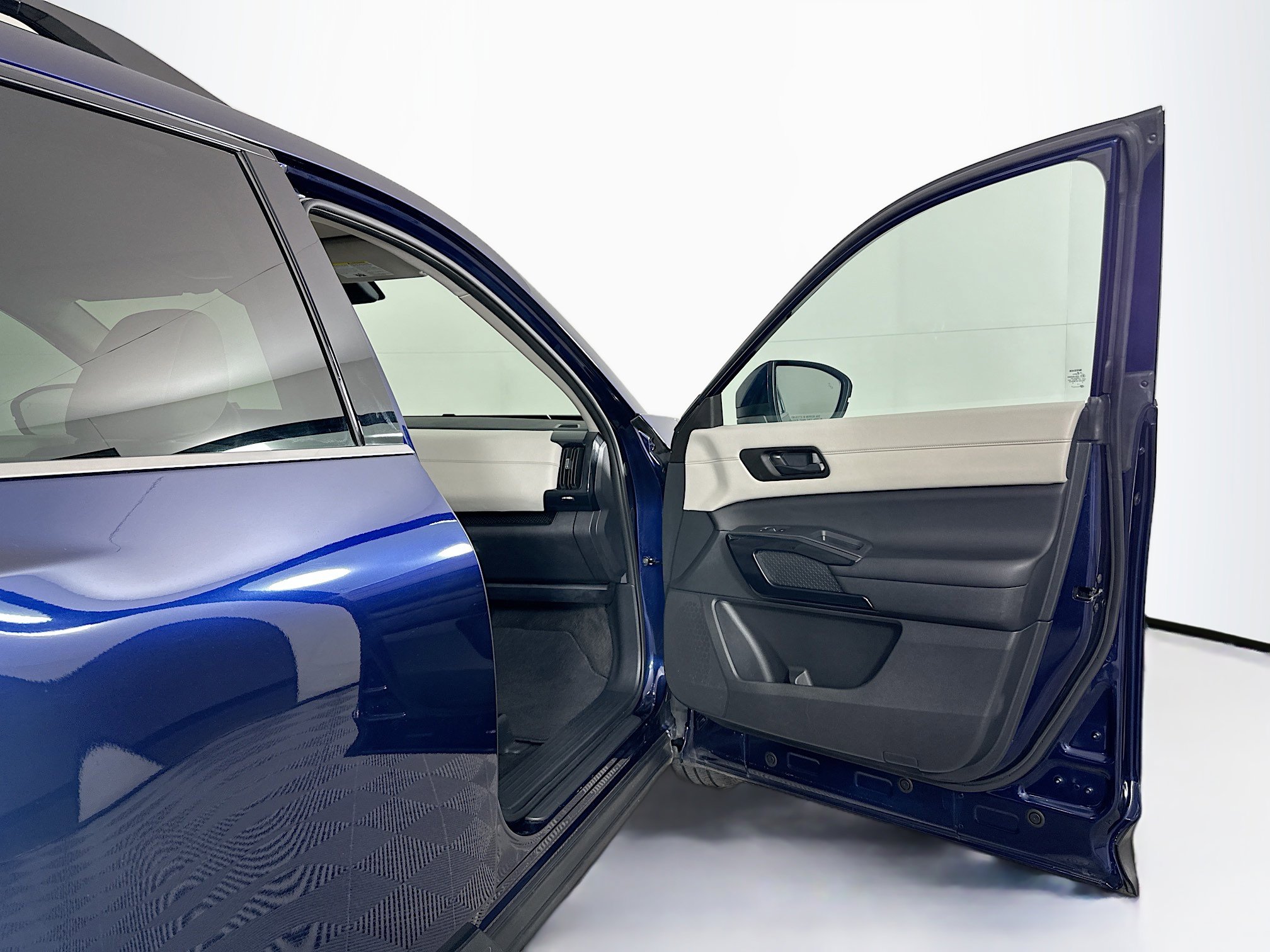 Used 2024 Nissan Pathfinder SV image 32