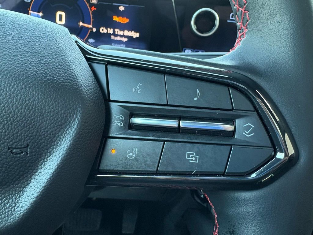 Used 2025 Chevrolet Equinox EV RS image 29