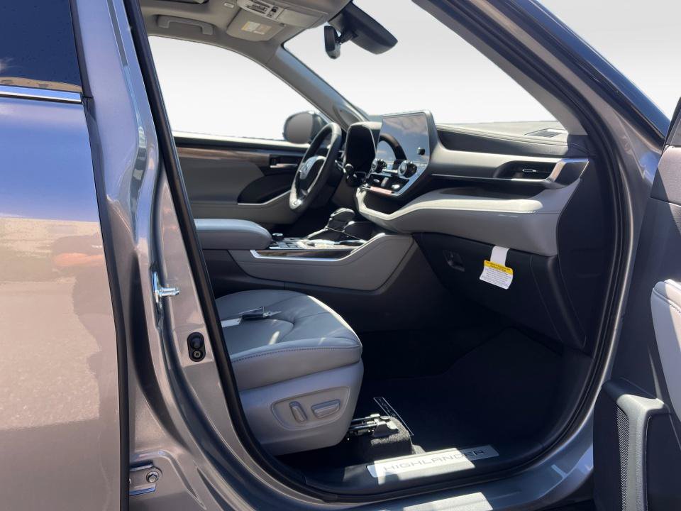 New 2026 Toyota Highlander Limited AWD/4WD image 30
