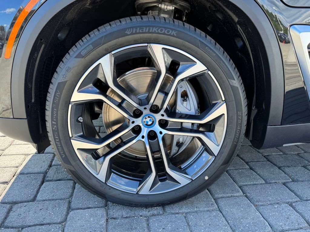 Used 2025 BMW X5 xDrive50e w/ Premium Package image 13