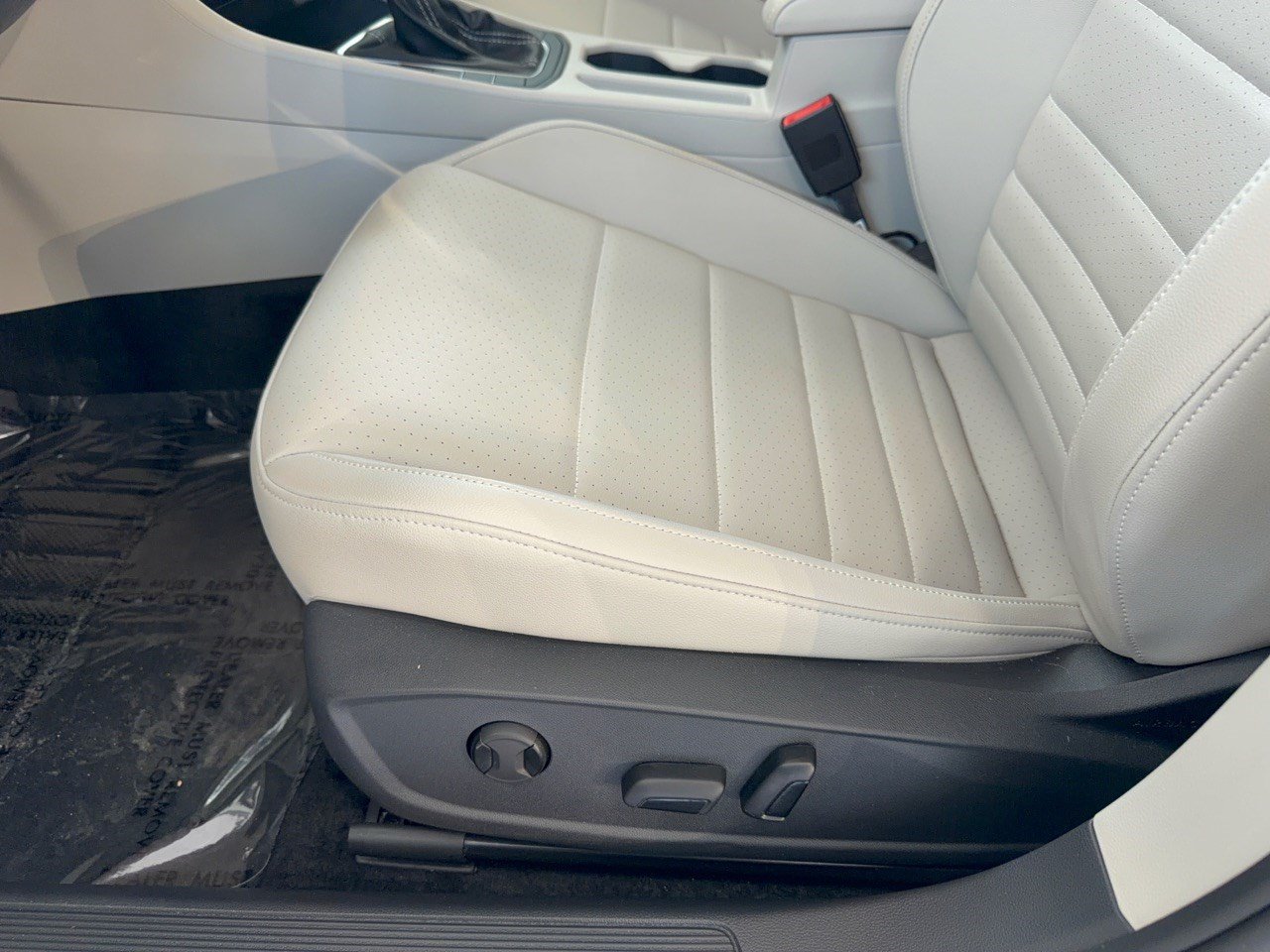 Used 2024 Volkswagen Jetta SE w/ Panoramic Sunroof Package FWD image 16
