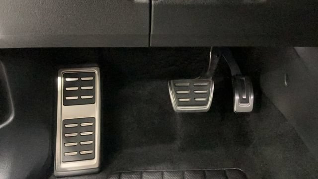 Certified 2024 Volkswagen Tiguan SE R-Line AWD/4WD image 31