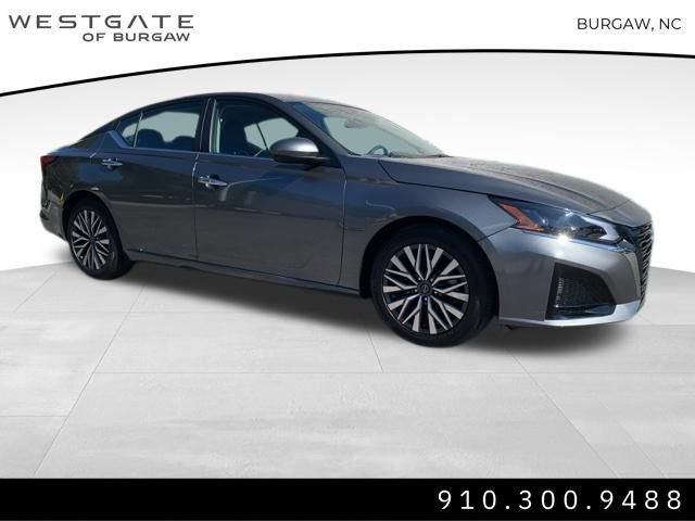Used 2023 Nissan Altima 2.5 SV