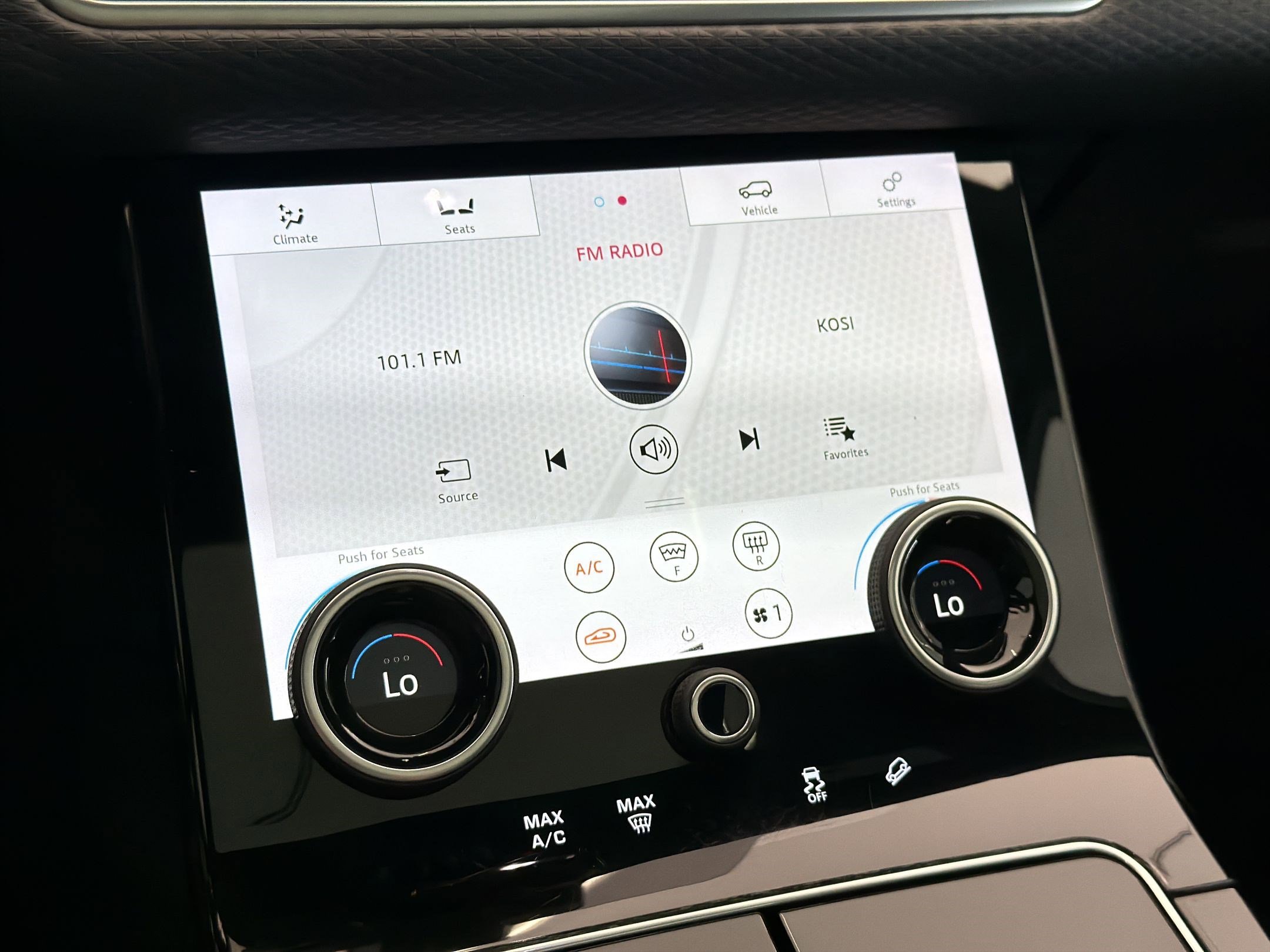 Used 2019 Land Rover Range Rover Velar R-Dynamic SE AWD/4WD image 27