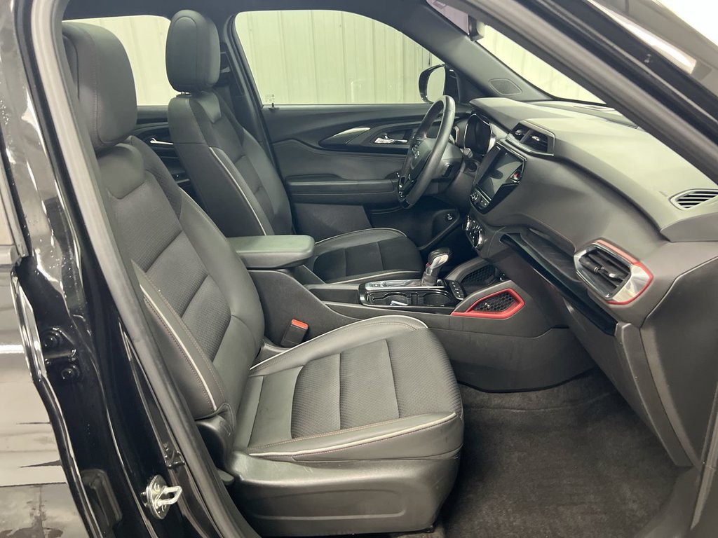Used 2022 Chevrolet TrailBlazer RS w/ Sun and Liftgate Package AWD/4WD image 22