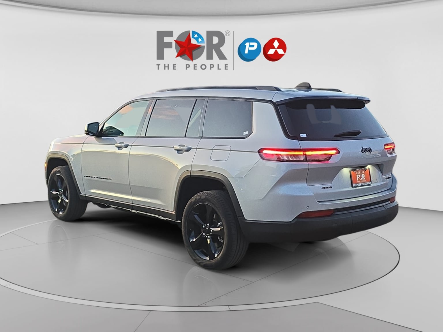 Used 2023 Jeep Grand Cherokee L Limited w/ Black Appearance Package AWD/4WD image 4
