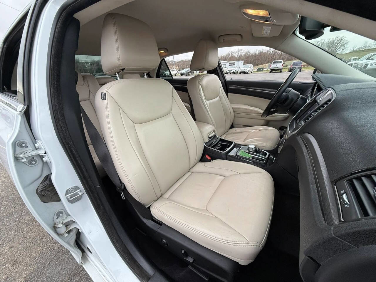 Used 2017 Chrysler 300 Limited image 15