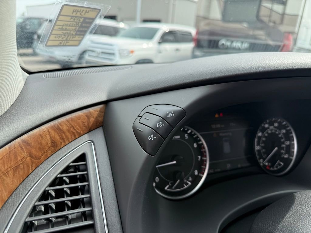 Used 2024 Nissan Armada SL w/ Captain's Chairs Package RWD image 8