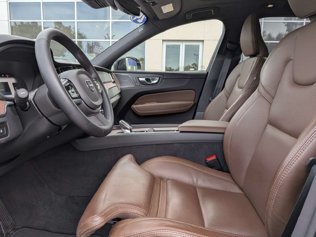 Certified 2024 Volvo XC60 T8 Ultimate w/ Climate Package AWD/4WD image 2