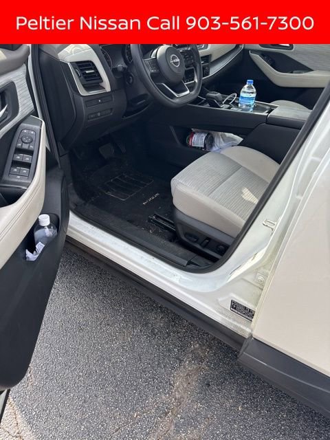 Certified 2023 Nissan Rogue SV FWD image 10
