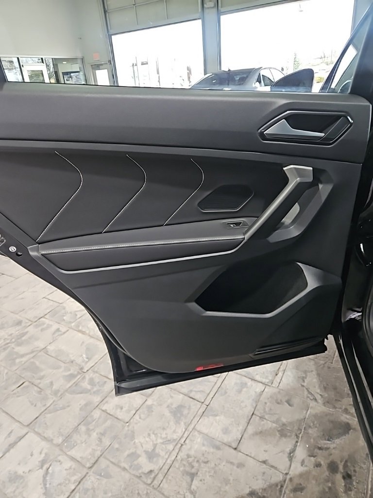 Used 2024 Volkswagen Tiguan SE image 21