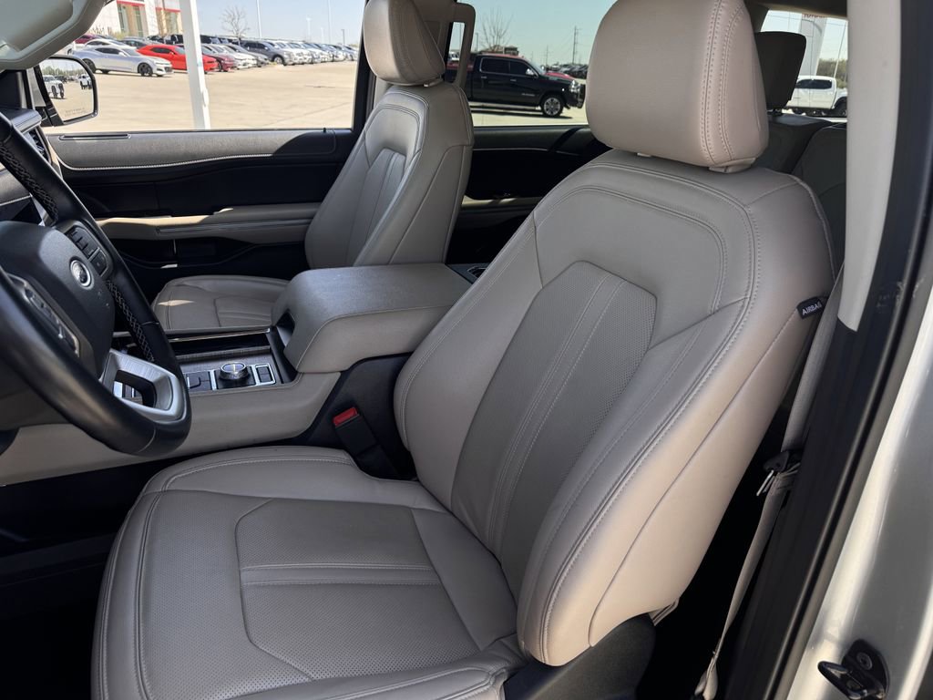 Used 2024 Ford Expedition Limited image 25