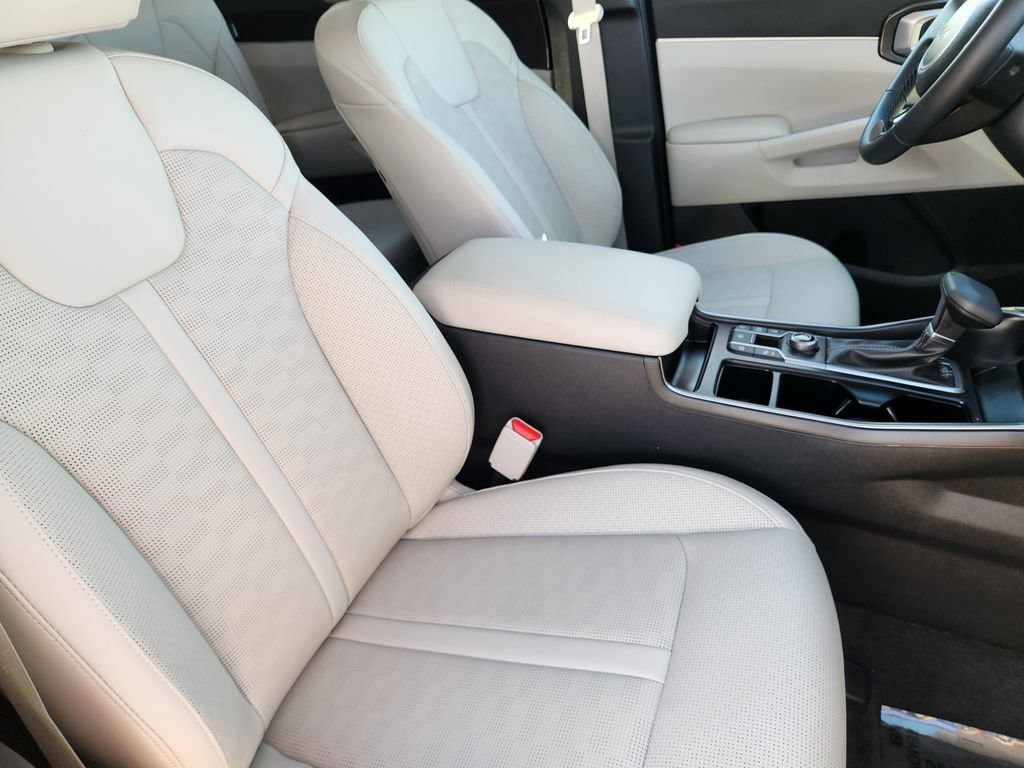 Certified 2025 Kia Sorento EX image 21