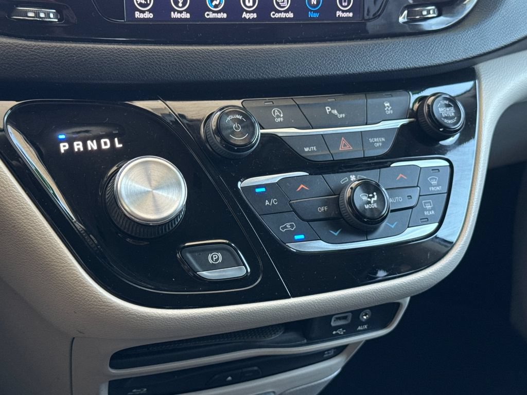 Used 2018 Chrysler Pacifica Touring-L Plus FWD image 24