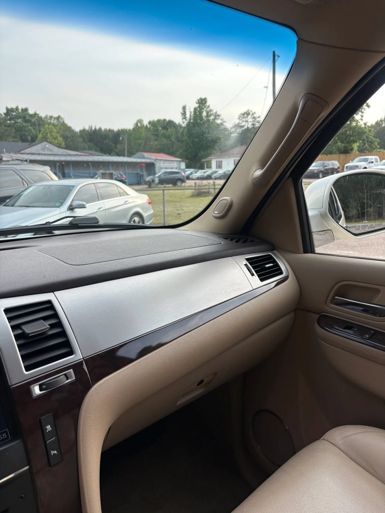 Used 2011 Cadillac Escalade Premium AWD/4WD image 49