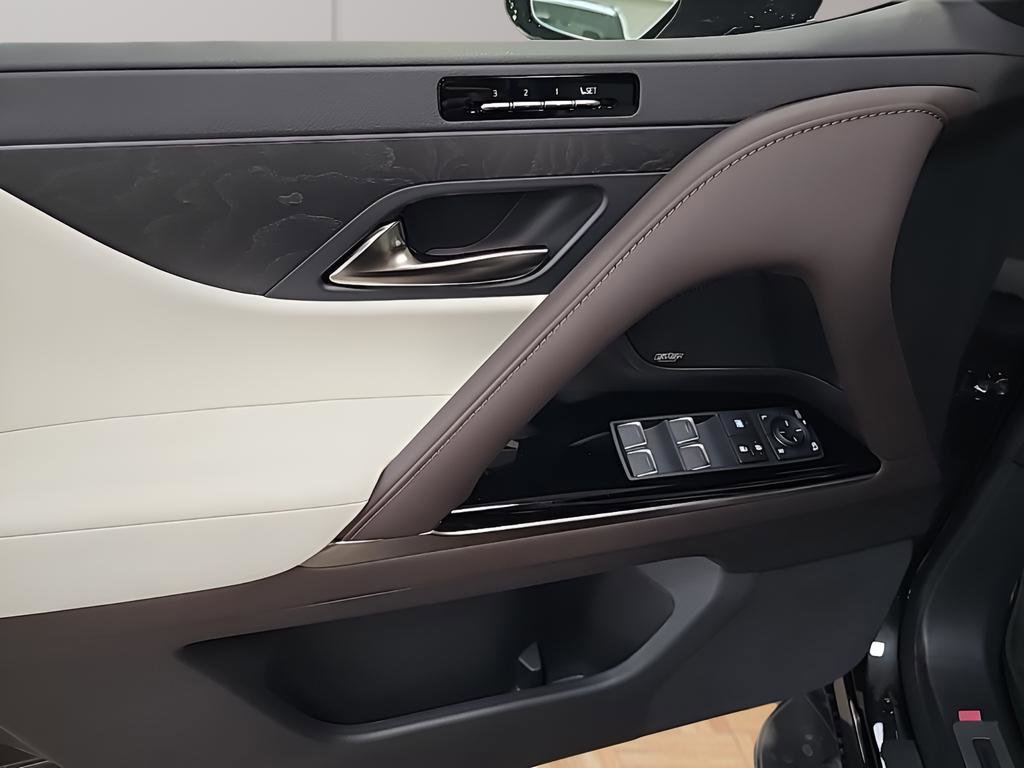 New 2024 Lexus LX 600 4WD w/ Luxury Package image 7