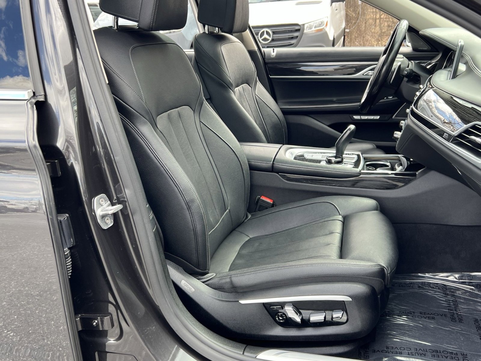 Used 2017 BMW 740i xDrive image 26