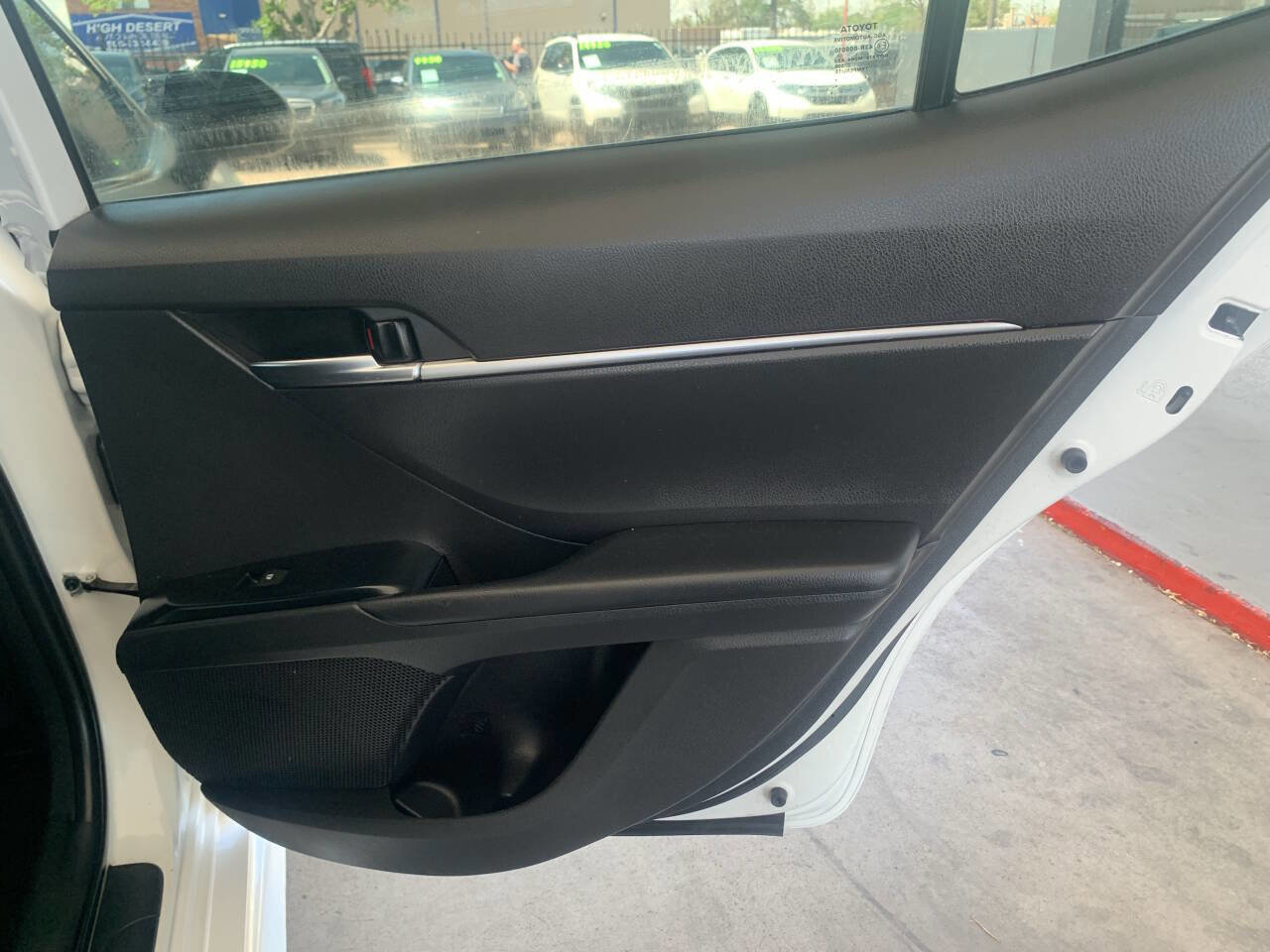 Used 2020 Toyota Camry SE w/ Carpet Mat Package FWD image 13