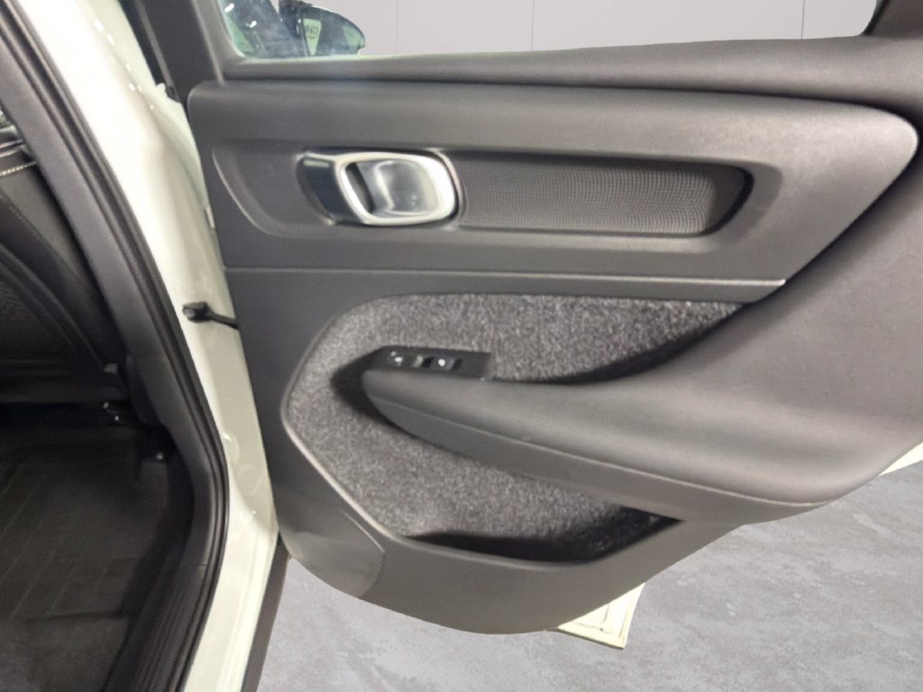 Used 2021 Volvo XC40 T4 R-Design w/ Advanced Package FWD image 32