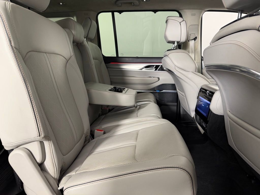 Used 2023 Jeep Grand Wagoneer Series II w/ Flexible Seating Group AWD/4WD image 35