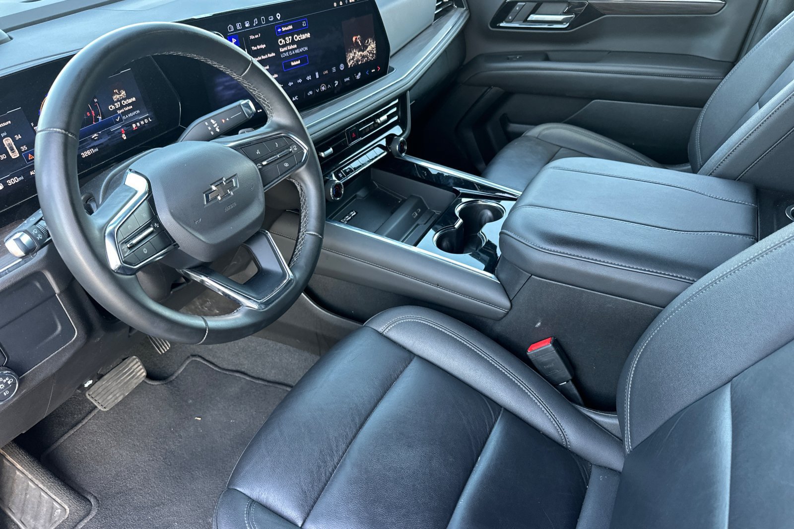Used 2025 Chevrolet Suburban Z71 AWD/4WD image 10