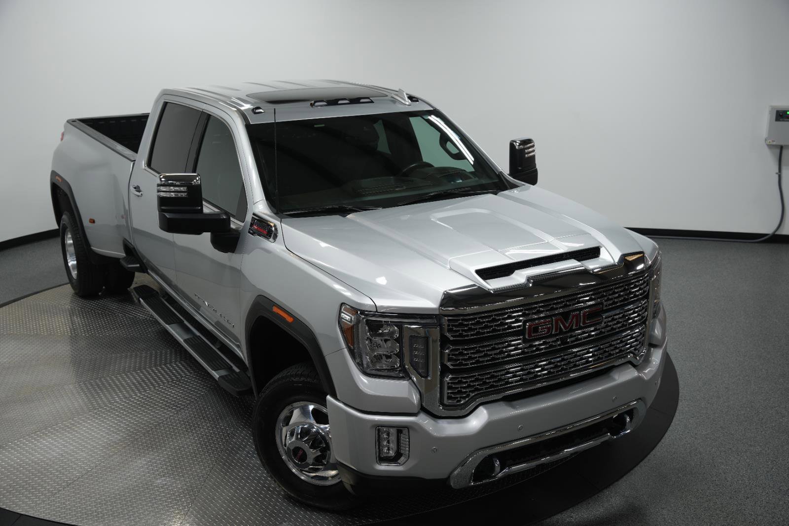 Used 2022 GMC Sierra 3500 Denali w/ Technology Package image 46
