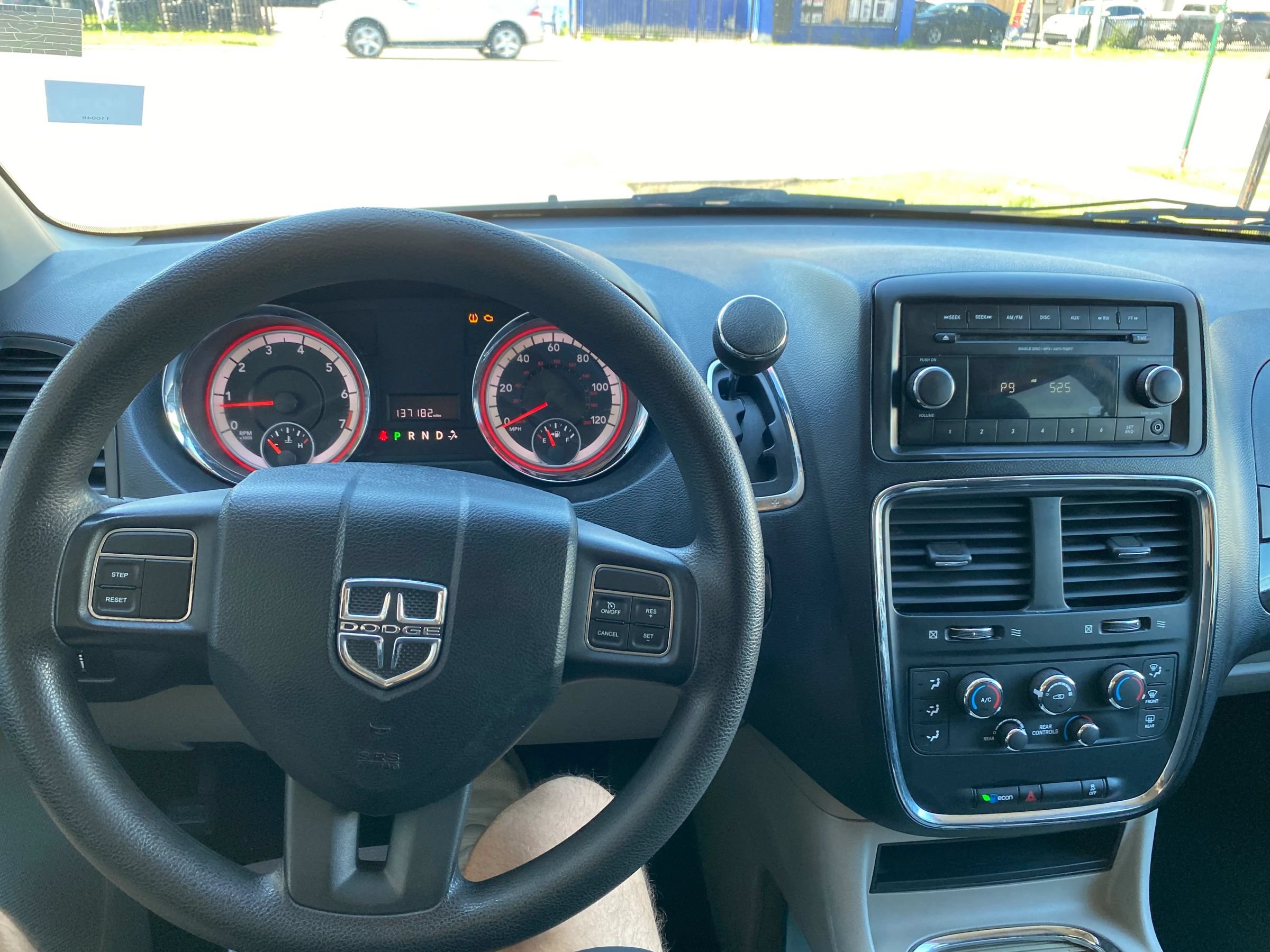 Used 2012 Dodge Grand Caravan SXT FWD image 18