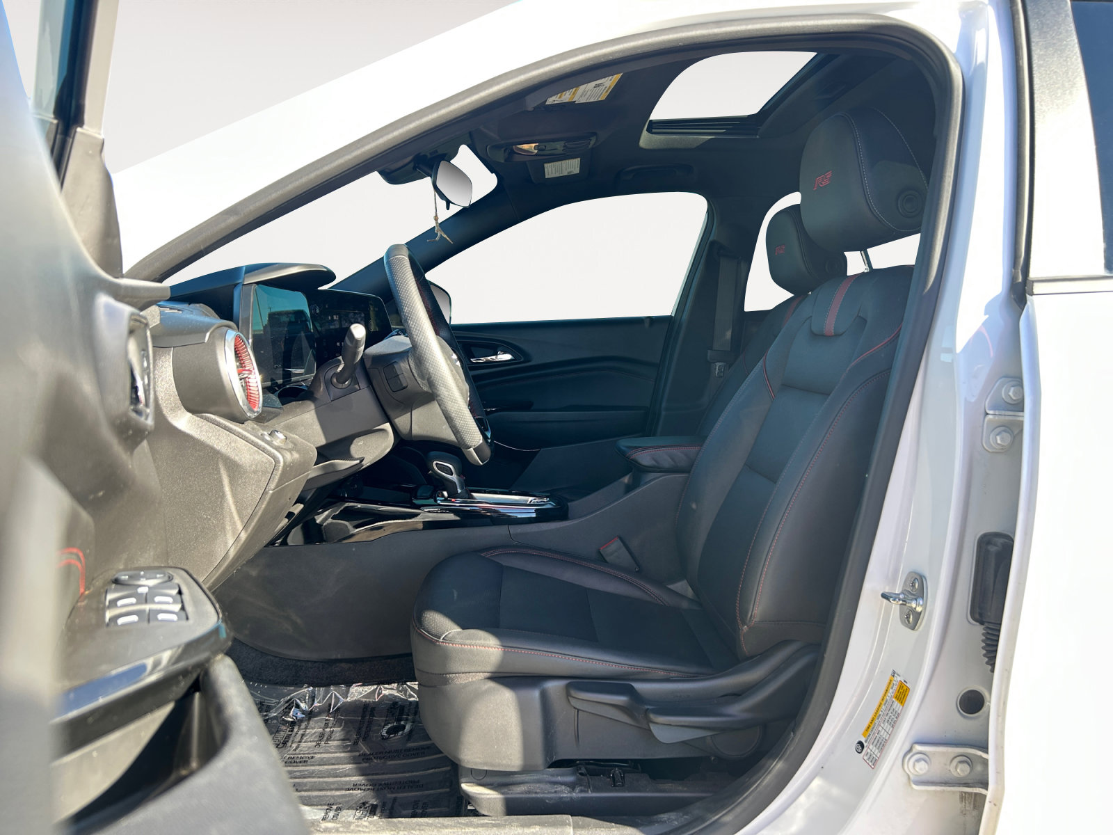 Used 2025 Chevrolet Trax RS w/ Sunroof Package image 22