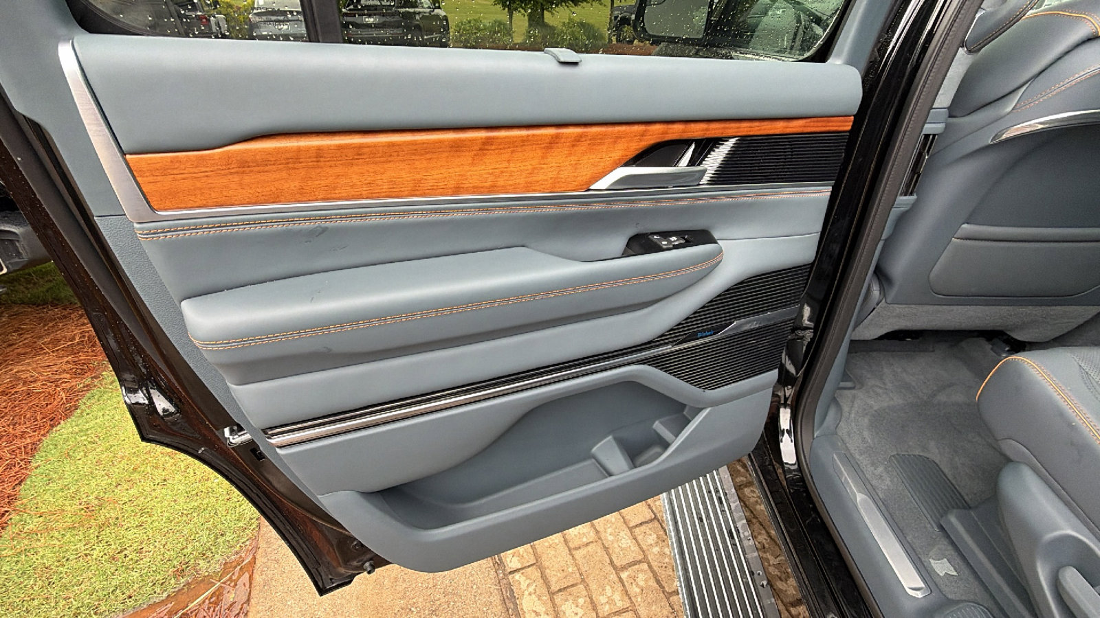 Used 2024 Jeep Grand Wagoneer Series III w/ Rear Seat Video Group 1 AWD/4WD image 24