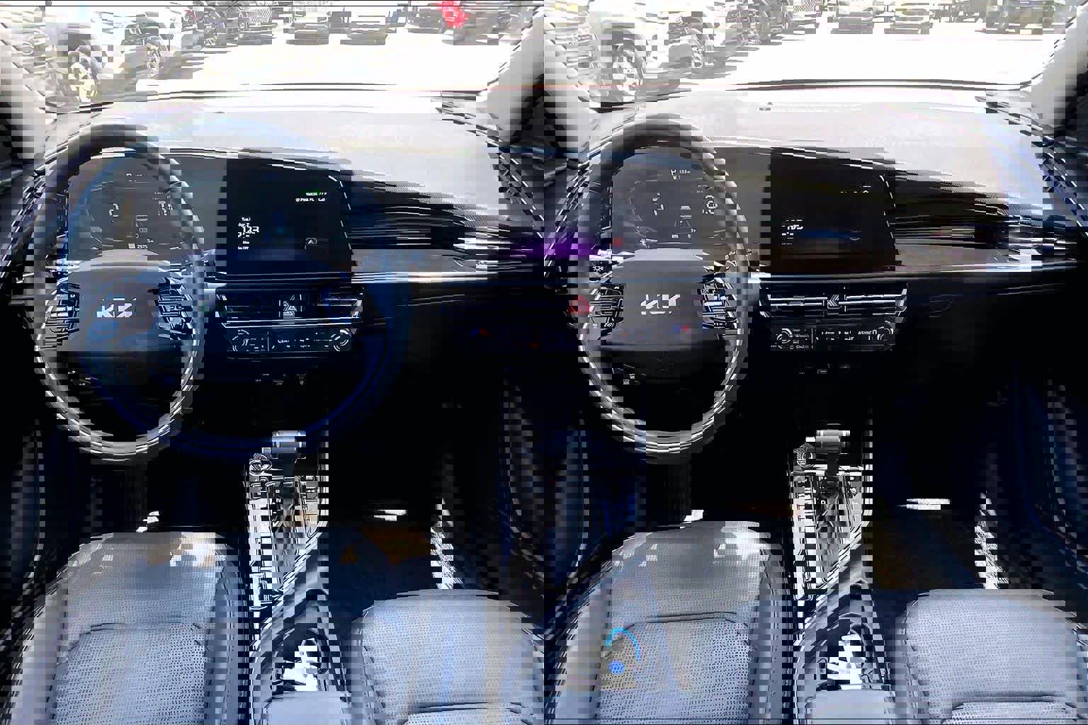 Used 2024 Kia Niro SX image 15