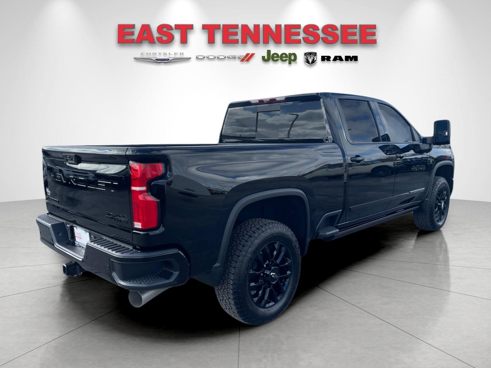 Used 2025 Chevrolet Silverado 2500 High Country w/ High Country Premium Package image 3