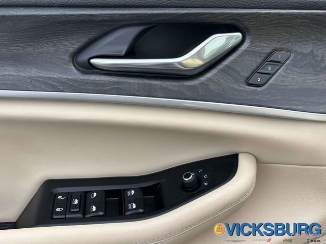 New 2025 Jeep Grand Cherokee Limited w/ Trailer Tow Package image 14