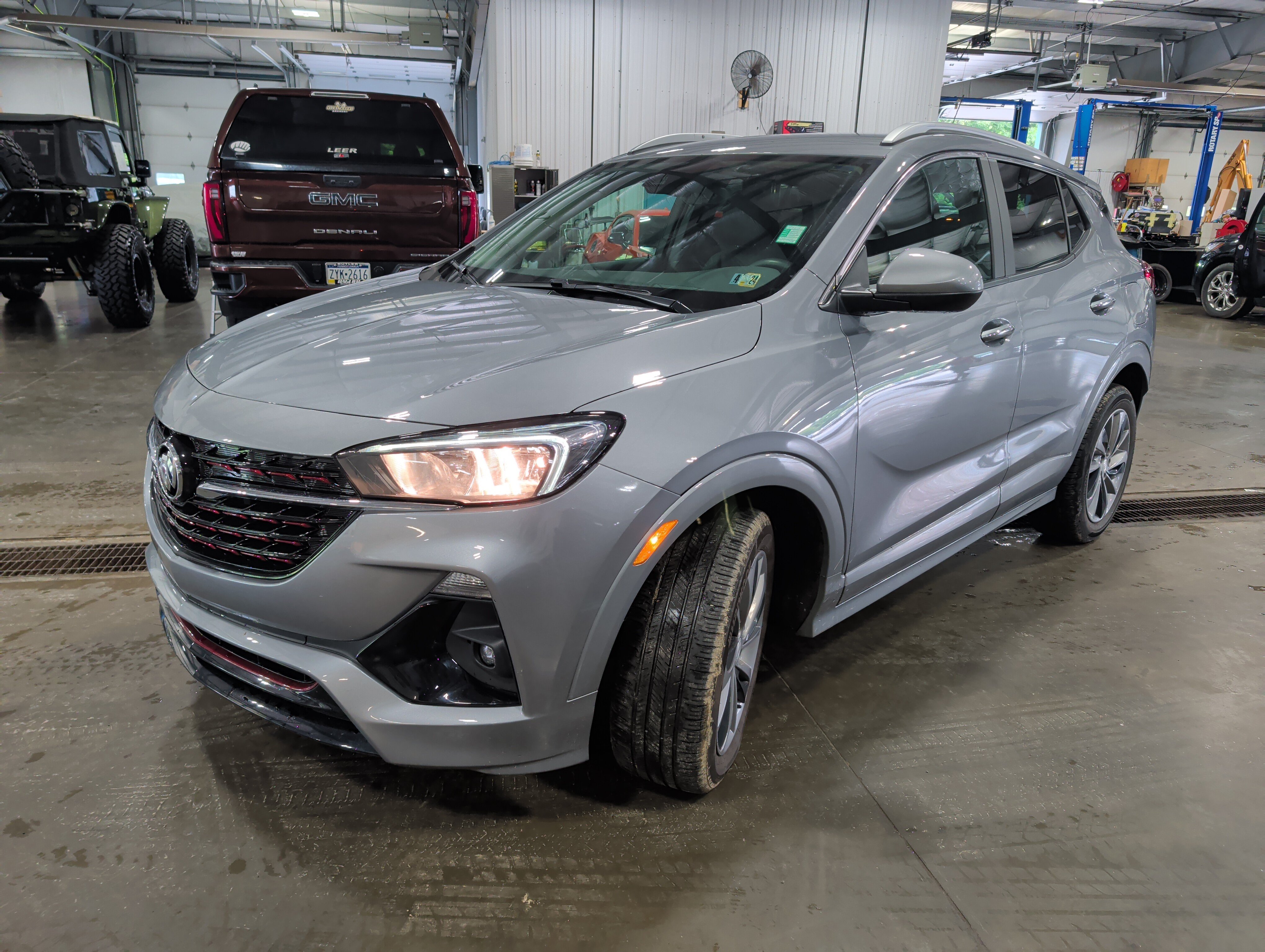 Used 2023 Buick Encore GX Select w/ Sport Touring Package FWD image 6