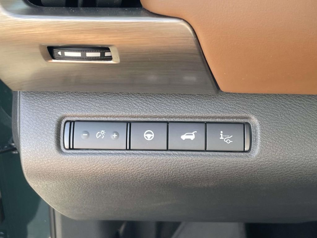 Used 2024 Nissan Pathfinder Platinum AWD/4WD image 20